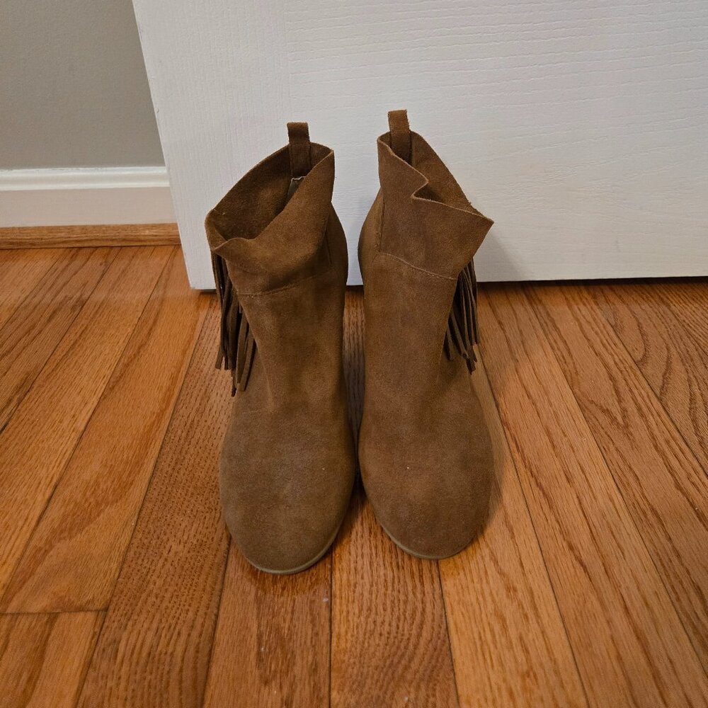 New without box Crown Vintage Size 7 womens Heeled brown boots